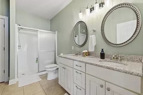 Bath - 749 Dock Dr, Murray, KY 42071 photo 10 of 11