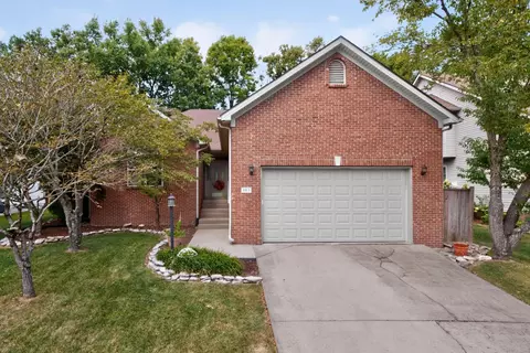 983 Forest Lake Dr, Lexington, KY 40515