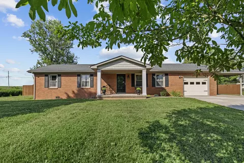 Exterior - 123 Mountain View Dr, Berea, KY 40403 photo 2 of 14