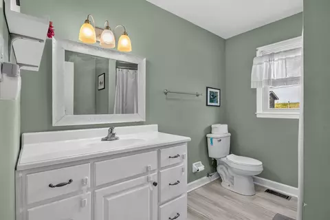 Bath - 123 Mountain View Dr, Berea, KY 40403 photo 1 of 4