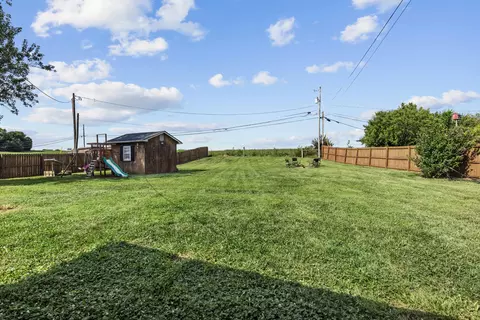 Exterior - 123 Mountain View Dr, Berea, KY 40403 photo 11 of 14