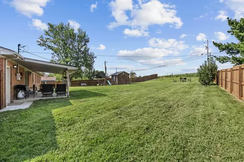 Exterior - 123 Mountain View Dr, Berea, KY 40403 photo 10 of 14