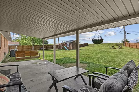 Exterior - 123 Mountain View Dr, Berea, KY 40403 photo 6 of 14