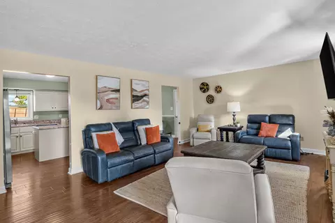 Living - 123 Mountain View Dr, Berea, KY 40403 photo 1 of 4