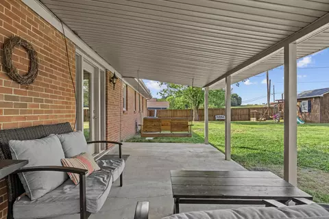Exterior - 123 Mountain View Dr, Berea, KY 40403 photo 9 of 14