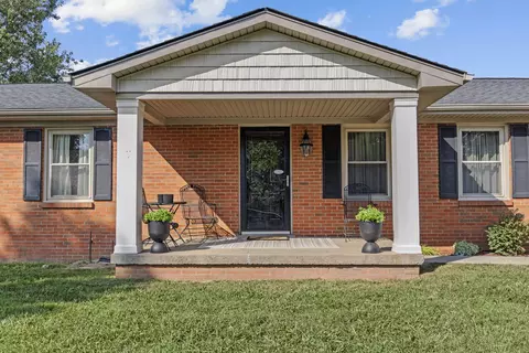 Exterior - 123 Mountain View Dr, Berea, KY 40403 photo 4 of 14