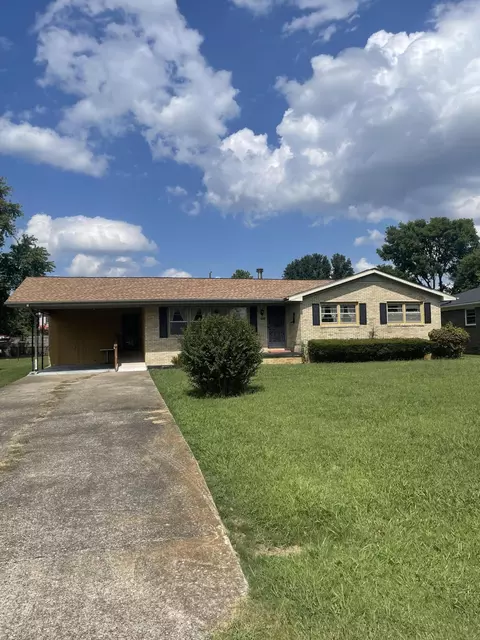 3030 Clover Ln, Hopkinsville, KY 42240