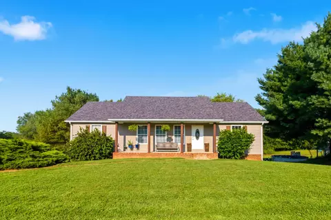415 Country Dr, Hustonville, KY 40437