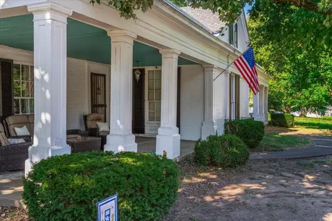 Exterior - 416 E Main St, Georgetown, KY 40324 photo 4 of 26