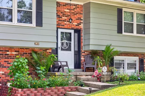 636 Squires Rd, Lexington, KY 40515