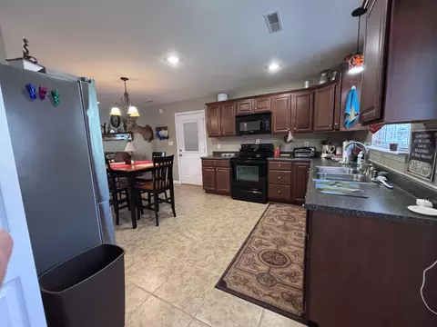 Kitchen - 108 Gullview Dr, Murray, KY 42071 photo 2 of 2