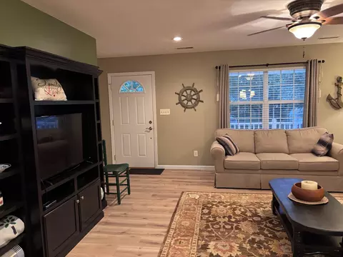 Entry Way - 108 Gullview Dr, Murray, KY 42071 photo 1 of 3