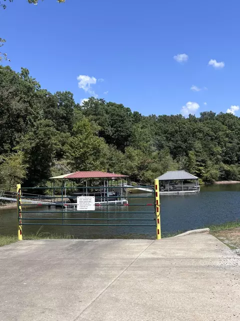 Exterior - 108 Gullview Dr, Murray, KY 42071 photo 12 of 13
