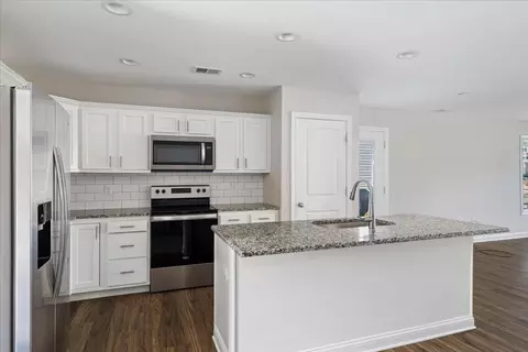 Kitchen - 4023 Ruby Rose Rd, Richmond, KY 40475 photo 3 of 3