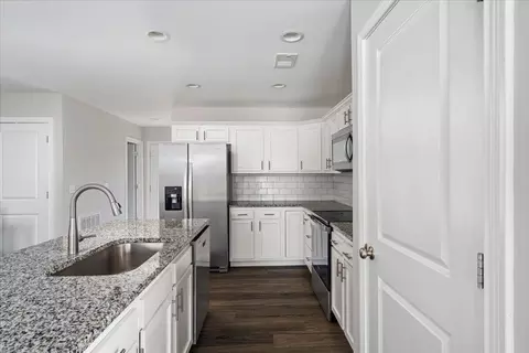 Kitchen - 4023 Ruby Rose Rd, Richmond, KY 40475 photo 2 of 3