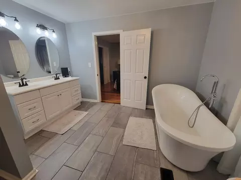Bath - 518 Dare Dr, Mount Sterling, KY 40353 photo 2 of 6