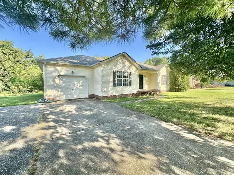 8646 Kingman Ct, Oak Grove, KY 42262
