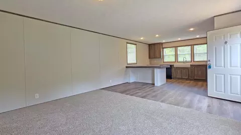 Living - 112 Mckenzie Branch Rd, Flatgap, KY 41219 photo 2 of 3