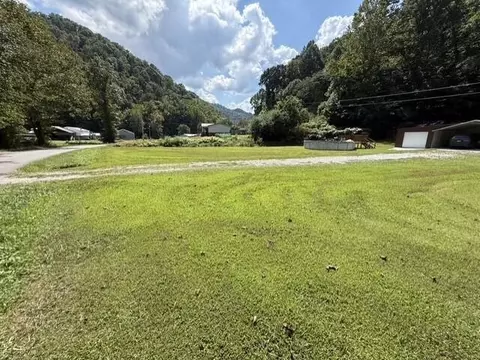 Exterior - 126 Feds Creek Dicks Frk, Fedscreek, KY 41524 photo 6 of 11