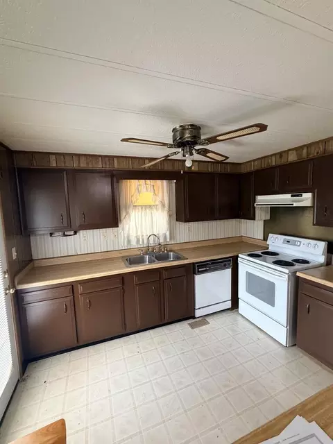 Kitchen - 107 Ross Br, Flatgap, KY 41219 photo 1 of 2