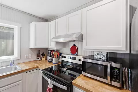 Kitchen - 556 Cedar Lk, Ewing, KY 41039 photo 2 of 5