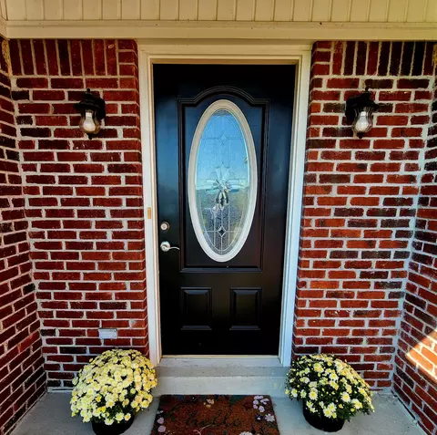 Entry Way - 1029 Eagle Point Dr, Berea, KY 40403 photo 3 of 3
