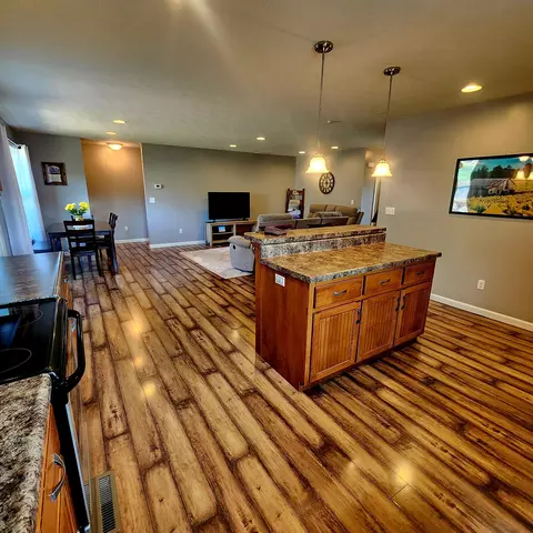 Kitchen - 1029 Eagle Point Dr, Berea, KY 40403 photo 3 of 6