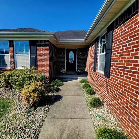 Exterior - 1029 Eagle Point Dr, Berea, KY 40403 photo 8 of 11