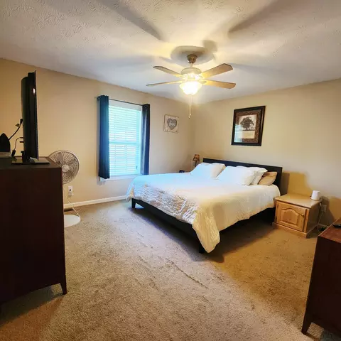 Bedroom - 1029 Eagle Point Dr, Berea, KY 40403 photo 1 of 3