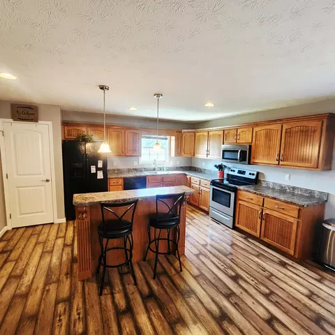 Kitchen - 1029 Eagle Point Dr, Berea, KY 40403 photo 6 of 6