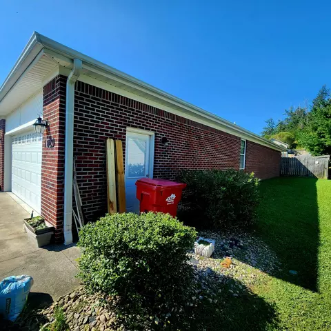 Exterior - 1029 Eagle Point Dr, Berea, KY 40403 photo 10 of 11