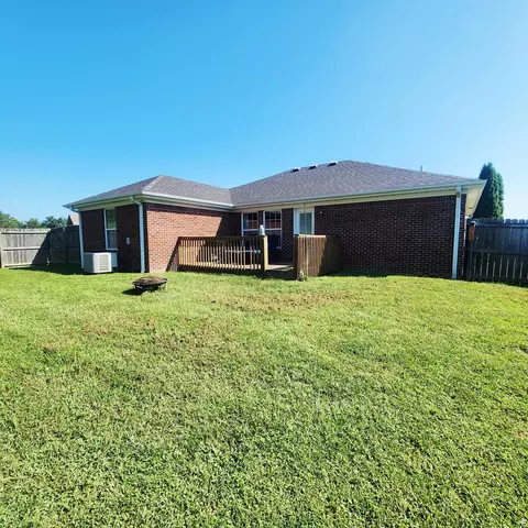 Exterior - 1029 Eagle Point Dr, Berea, KY 40403 photo 6 of 11