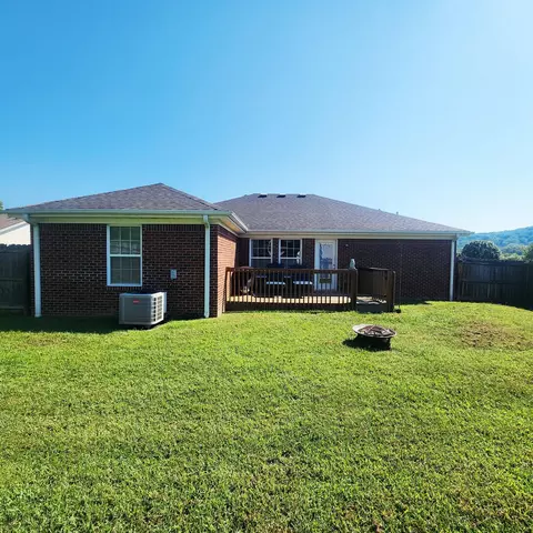 Exterior - 1029 Eagle Point Dr, Berea, KY 40403 photo 5 of 11