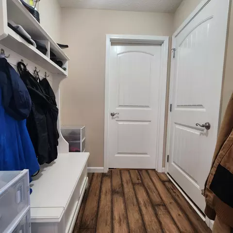 Entry Way - 1029 Eagle Point Dr, Berea, KY 40403 photo 2 of 3