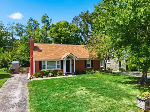 1022 Della Dr, Lexington, KY 40504