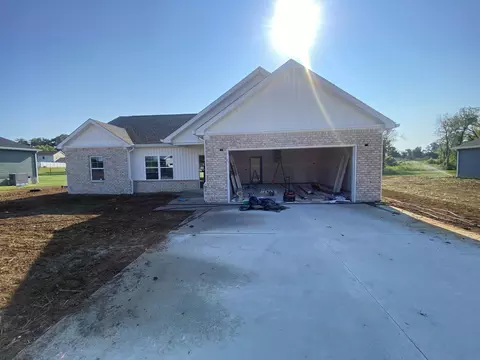40 Fieldstone Cir, Cadiz, KY 42211