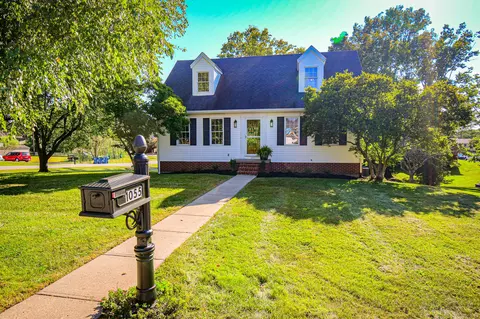 1055 Twelve Oaks Dr, Lawrenceburg, KY 40342