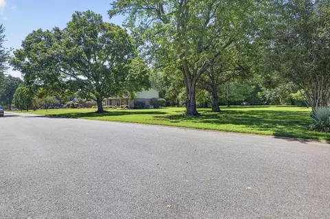 Exterior - 1002 County Cork Dr, Murray, KY 42071 photo 15 of 15