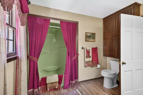 Bath - 1002 County Cork Dr, Murray, KY 42071 photo 6 of 6