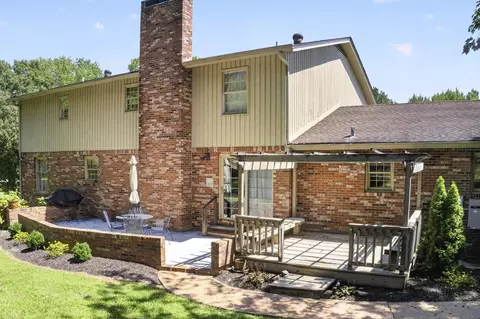 Exterior - 1002 County Cork Dr, Murray, KY 42071 photo 6 of 15