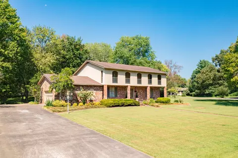 Exterior - 1002 County Cork Dr, Murray, KY 42071 photo 2 of 15
