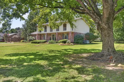 Exterior - 1002 County Cork Dr, Murray, KY 42071 photo 3 of 15