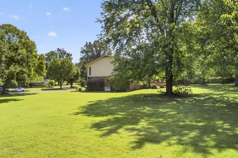 Exterior - 1002 County Cork Dr, Murray, KY 42071 photo 14 of 15