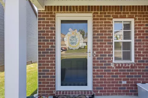 Entry Way - 208 Sinclair Ct, Georgetown, KY 40324 photo 1 of 6