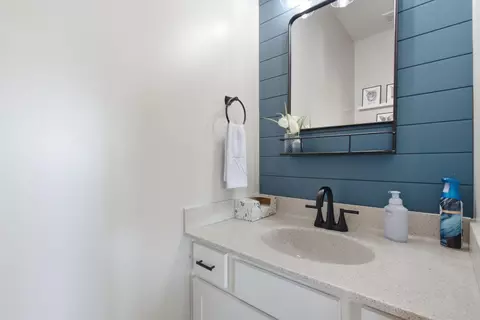 Bath - 208 Sinclair Ct, Georgetown, KY 40324 photo 1 of 5