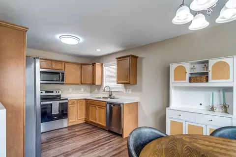 Kitchen - 549 Sapphire Dr, Berea, KY 40403 photo 1 of 4