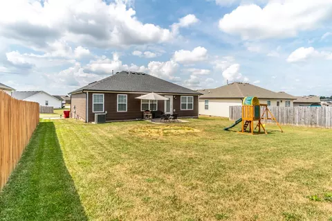 Exterior - 549 Sapphire Dr, Berea, KY 40403 photo 5 of 8