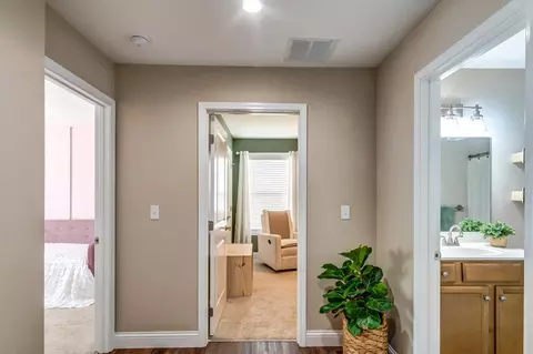 Entry Way - 549 Sapphire Dr, Berea, KY 40403 photo 2 of 3