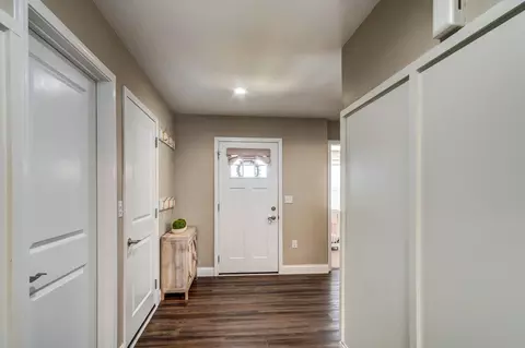 Entry Way - 549 Sapphire Dr, Berea, KY 40403 photo 1 of 3