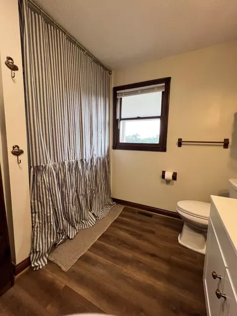 Bath - 761 Texas Loop Rd, Springfield, KY 40069 photo 1 of 1
